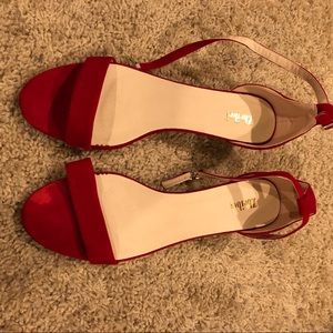 Cute Red 2” heels 💛